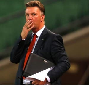 Manchester United prowadzony przez van Gaala został rozgromiony przez MK Dons (4:0), a jednym z bohaterów meczu był młody Dele Alli.