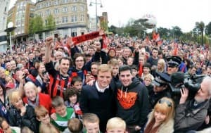Eddie Howe z fanami