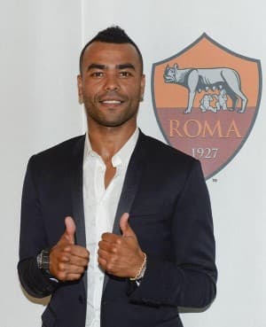 Ashley Cole szczęśliwy po podpisaniu kontraktu we Włoszech