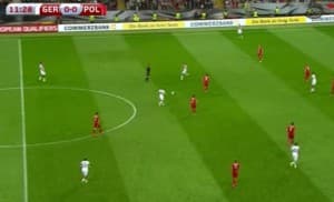 Bierna postawa defensywnych pomocników przy utracie pierwszej bramki