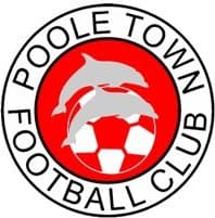 Herb Poole Town FC - drużyny, której wychowankiem jest Charlie Austin
