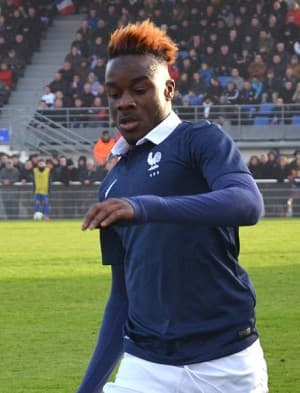 France_-_England_U19,_20150331_17