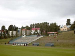 Trybuna na stadionie Fjolniru (fot.