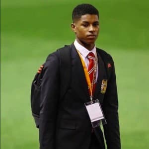Marcus Rashford nie wyglądał na zadowolonego po anonimowym telefonie (fot. Scoopnest.com)