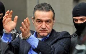 Gigi Becali rządził Steauą nawet za więziennymi kratami (fot.fanatik.ro)