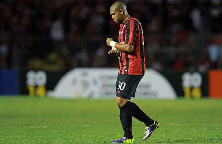 Adriano w barwach Atletico (fot. Conmebol.com)