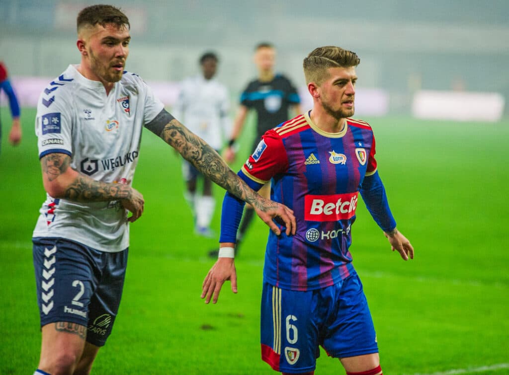 Przemysław Wiśniewski (L) oraz Michał Chrapek (P) / Piast Gliwice-Górnik Zabrze