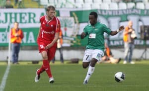 Abdou Razack Traore (z prawej) wierzy, że jego zespół zrewanżuje się Legii za środową porażkę
