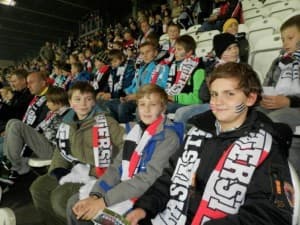 Młodzi piłkarze, a zarazem kibice byli świetnie przygotowani do dopingowania