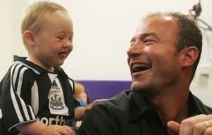 Po zakończeniu kariery Shearer nie stroni od pomocy dzieciom