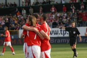 2008, Wronki: Polska - Wyspy Owcze. Radość biało-czerwonych po strzeleniu gola. 