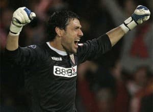 Andres Palop osiągnął na tyle wysoką formę, że posadził na ławce Diego Lopeza