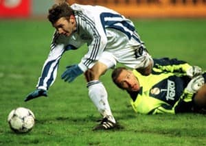 Andrij Szewczenko za chwilę strzeli kolejnego gola Realowi, 1998/1999