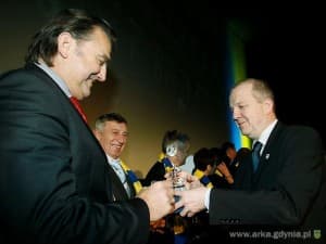 Czy Andrzej Czyżniewski (z lewej) będzie miał teraz więcej pieniędzy na transfery?