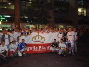 Aguila Blanca pod stadionem