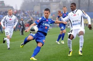 Czy Arkadiusz Piech (w środku) znów zdobędzie bramkę?