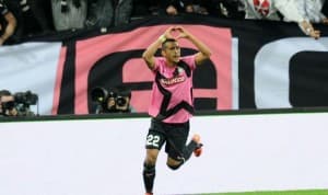 Arturo Vidal cieszy się ze zdobycia bramki przeciwko Romie. Chwilę później dołożył kolejną