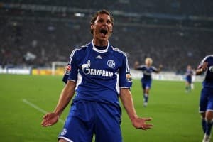 Hoewedes zostaje w Schalke