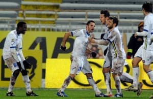 Piłkarze Chievo uradowani po zdobyciu gola