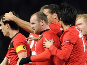 Rooney (w środku) zdobył bramkę już w 3. minucie