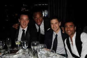 Didier Drogba wraz z kolegami z zespołu na balu charytatywnym