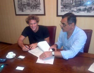 Diego Forlan podpisuje umowę z Internacionalem