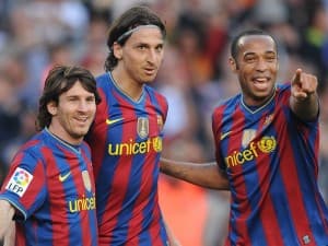 Zlatan Ibrahimović jeszcze niedawno rozgrywał piłki z Messim, teraz już tylko z nim rywalizuje