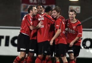 Gracze FC Volendam świętują zdobycie pierwszego punktu w bieżących rozgrywkach