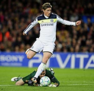Fernando Torres zdobywa bramkę na 2:2 w meczu z Barceloną