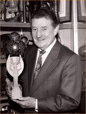 Fritz Walter był wówczas kapitanem Niemców