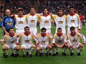 Zespół Galatasaray Stambuł przed finałem Pucharu UEFA 2000