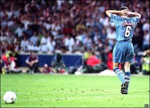 Niewykorzystany rzut karny w półfinale ME`96 przez Gareth`a Southgate`a sprawił, że w wielkim finale zagrali Niemcy.