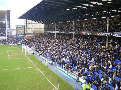 Transfery Premier League - Everton od lat okupuje miejsca w środku tabeli. Nie pomaga w tym wątpliwej jakości polityka transferowa.