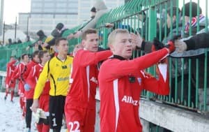 Piłkarze Górnika Zabrze dziękują kibicom za doping