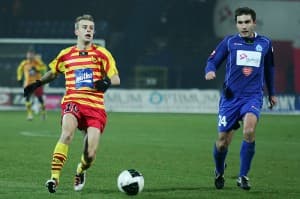 Grzegorz Bronowicki (bez piłki) nie zagra już w barwach chorzowskiego Ruchu