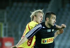 Grzegorz Lech (w walce z Łukaszem Surmą) zapewnia, że mimo fatalnej postawy wiosną, Korona Kielce utrzyma się w Ekstraklasie