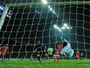 Mandanda popisał się dzisiaj wieloma udanymi interwencjami, a na koniec wyleciał z boiska