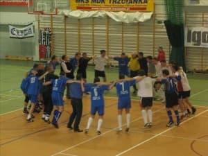 Oldboje cieszą się z wygranej, a wraz z nimi ich rywale z finału - kibice Juventusu.