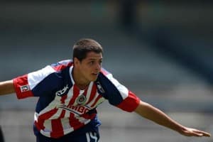 Javier Hernandez przechodzi na Old Trafford