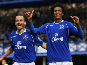 Jo (po prawej) zostaje w Evertonie.