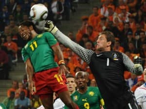 Stekelenburg nie miał nic do powiedzenia przy perfekcyjnie wykonanej „jedenastce” przez Samuela 
