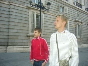 Kamil Glik z bratem Mateuszem podczas spaceru po ulicach Madrytu...