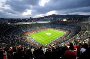 Słynne Camp Nou, czyli największy stadion w Europie. Odwiedzają go wszyscy, którzy przyjeżdżają do Barcelony