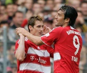 Miroslav Klose (z lewej) i Luca Toni - zabójczy duet Bayernu Monachium...