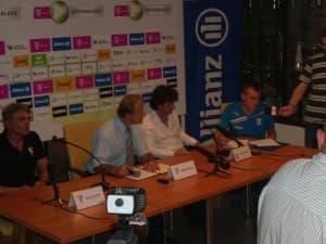 Jose Mari Bakero podczas konferencji prasowej