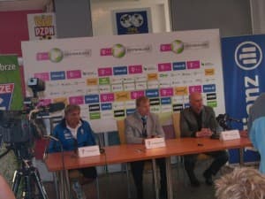 Adam Nawałka (z lewej) i Dariusz Pasieka (z prawej) na pomeczowej konferencji prasowej