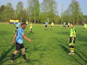 Piłkarze z niższych lig nie walczą na boisku, a w klubowych kasach