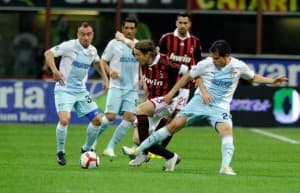 Piłkarze Milanu stoczą zacięty bój z graczami Lazio