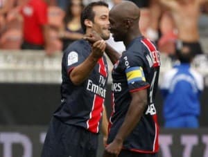 Ludovic Giuly (z lewej) pokazał się z dobrej strony w meczu ze Stade Brest