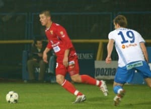 Maciej Korzym (przy piłce) często atakował bramkę Cierzniaka
